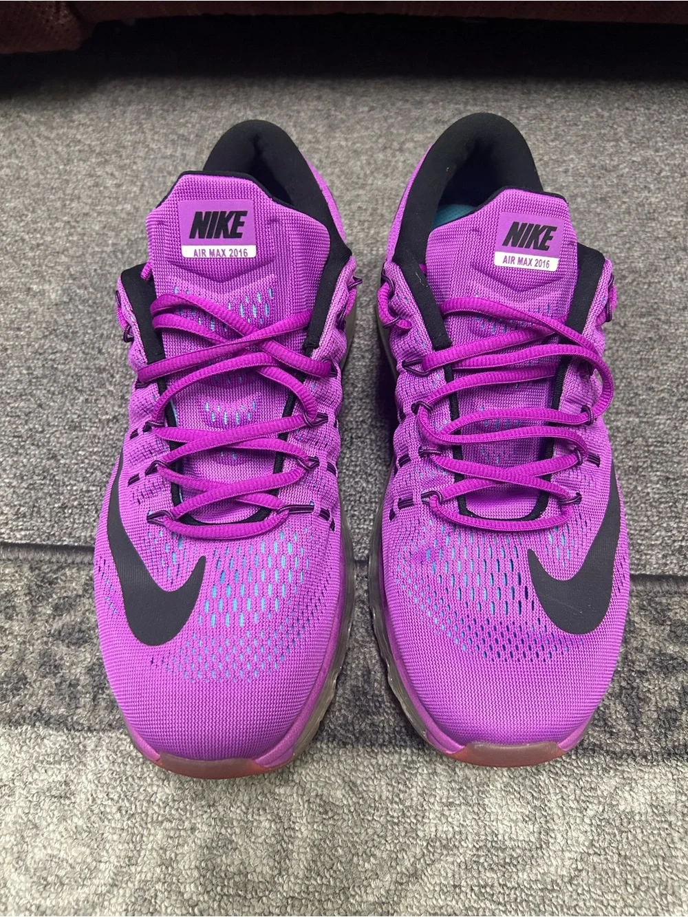 Nike Women's Athletic Shoes Purple /Black  Size 10  Excellent PreOwned Condition